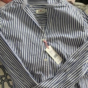 Vineyard vine striped pattern blouse